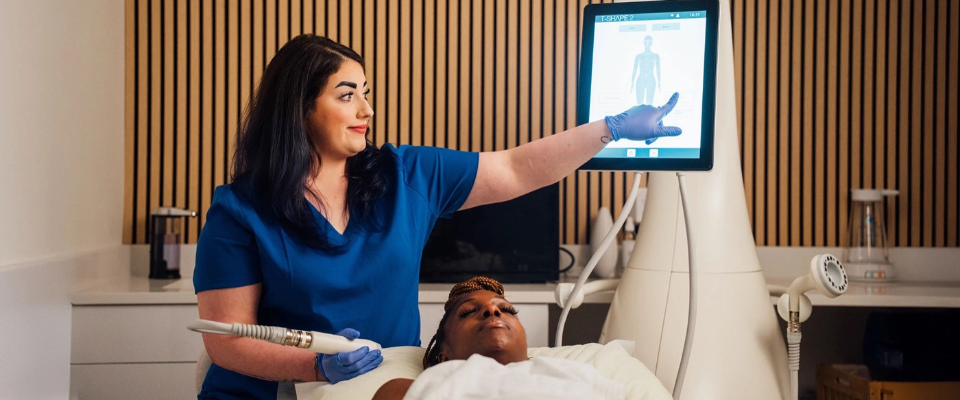A Vibrant Life practitioner running a TShape2 body treatment